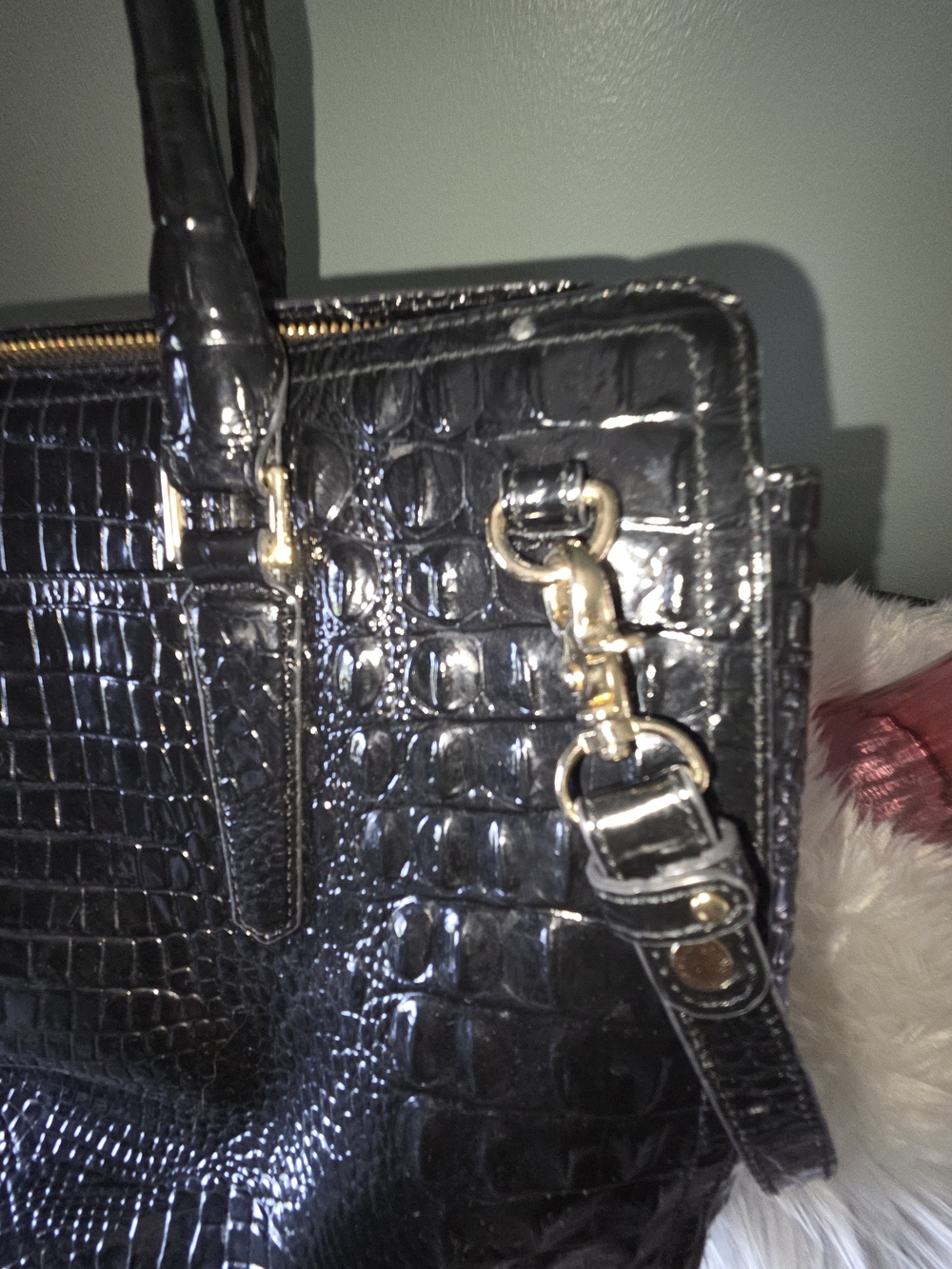 Brahmin Black Croc-Embossed Patent Satchel with Gold Charm. Luxury - Picture 5 of 8